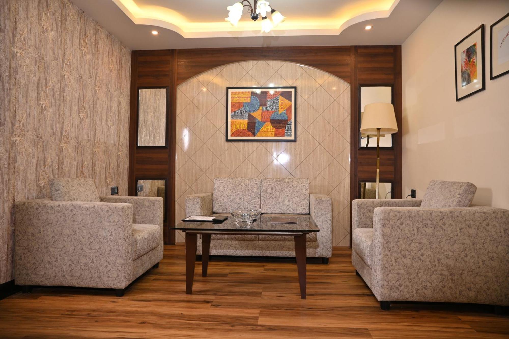 Golden Retreat Baharampur Exterior foto